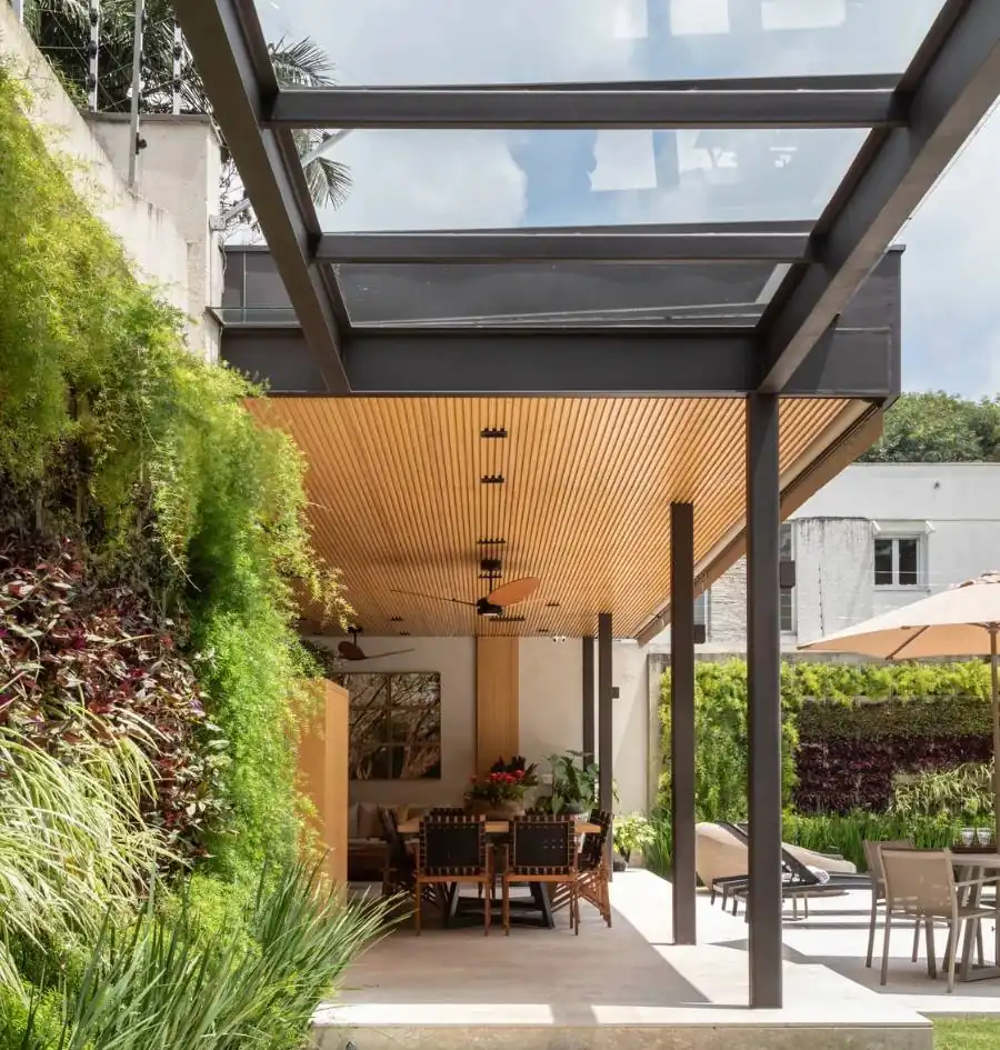 Pérgola em área externa de Belo Horizonte